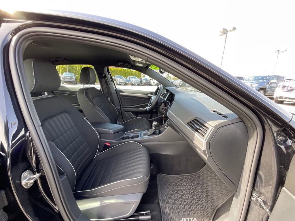 Used 2022 Volkswagen Jetta Sport image 11