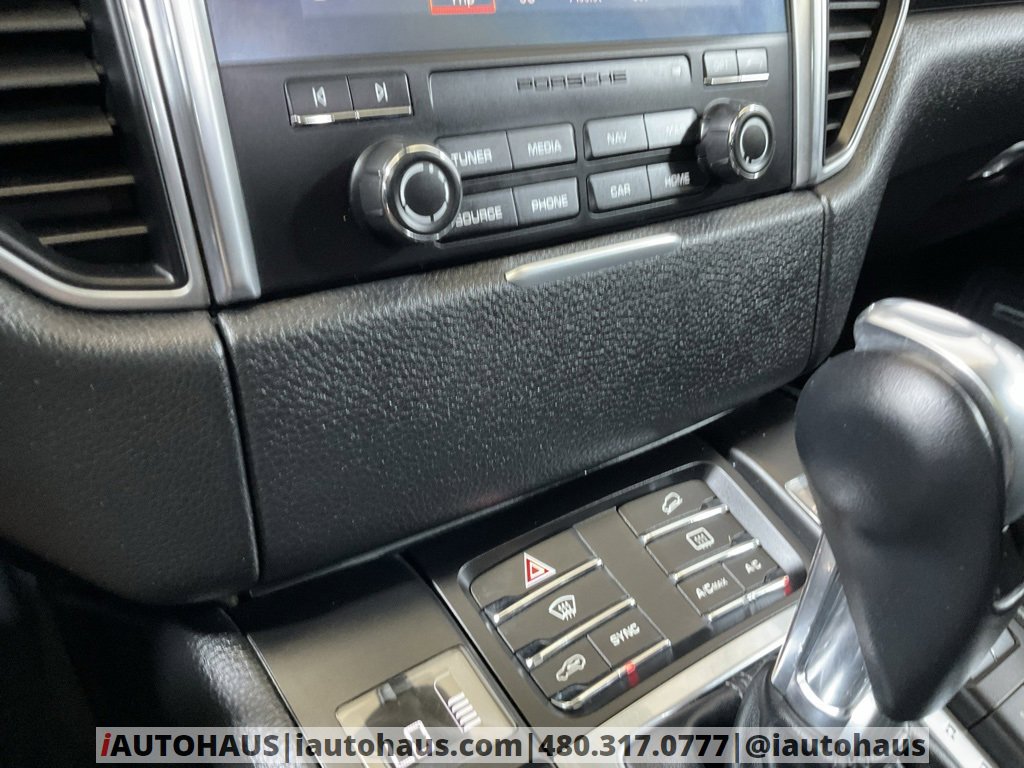 Used 2018 Porsche Macan Turbo w/ Premium Package Plus image 35