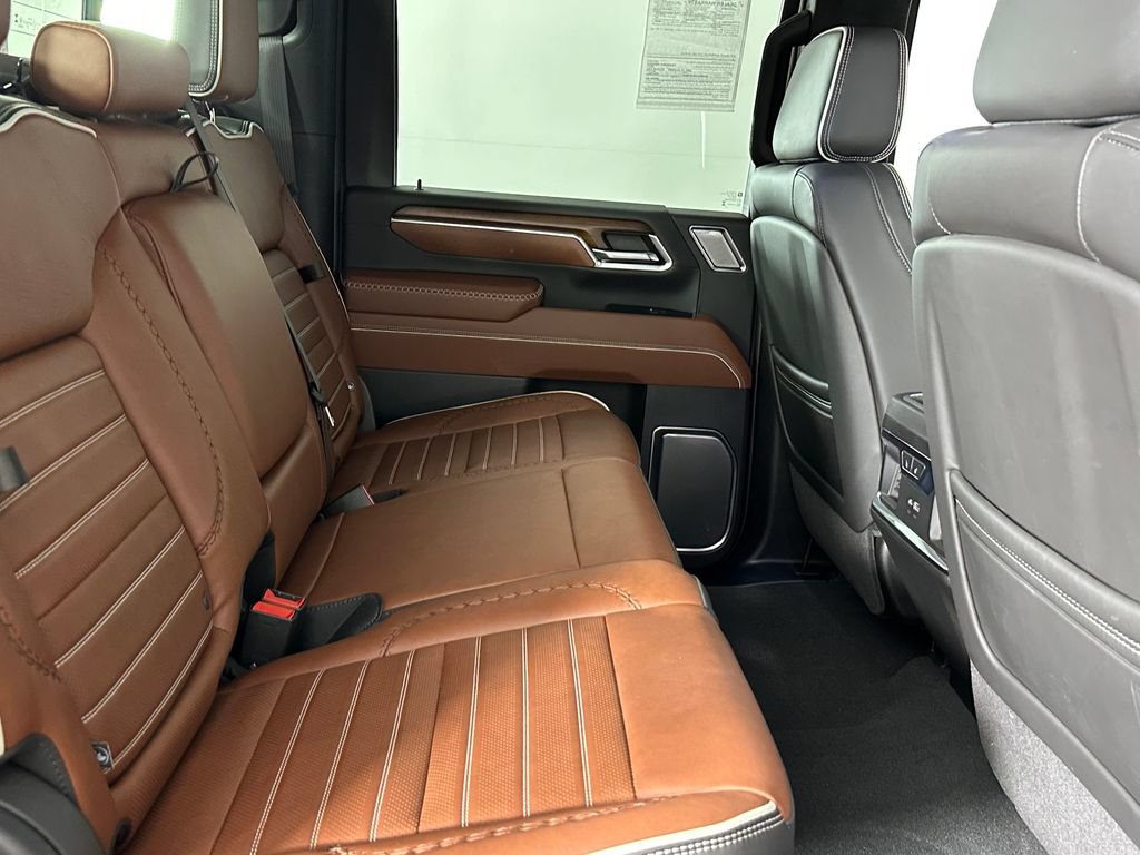 Used 2025 GMC Sierra 3500 Denali Ultimate AWD/4WD image 32