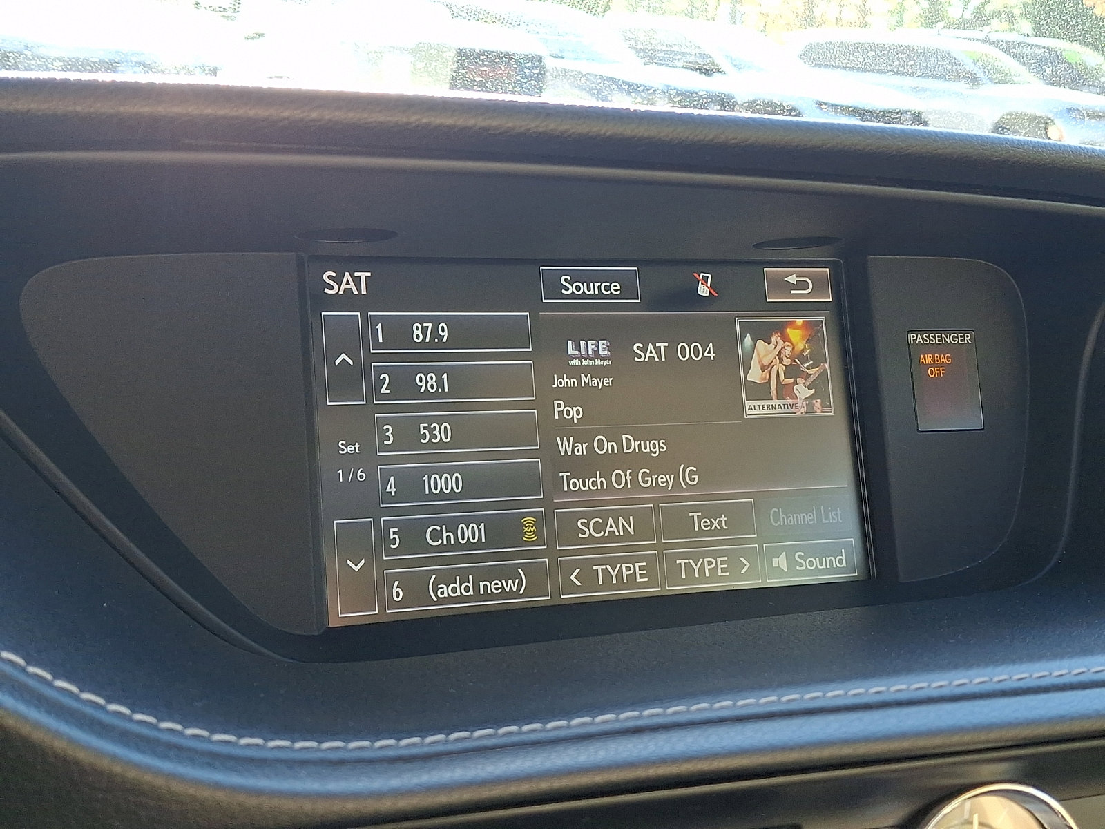Used 2015 Lexus ES 300h w/ Navigation System Package FWD image 18