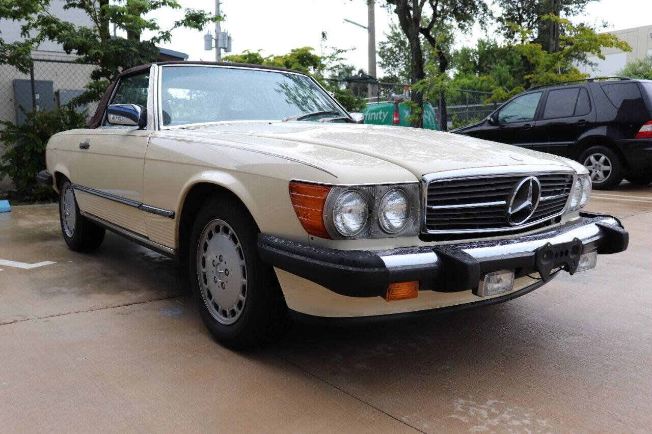 Used 1987 Mercedes-Benz 560 SL image 4