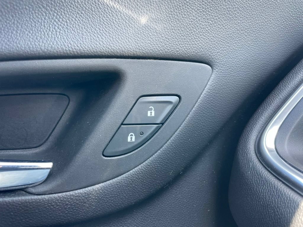 Used 2024 Chevrolet Equinox LT AWD/4WD image 23