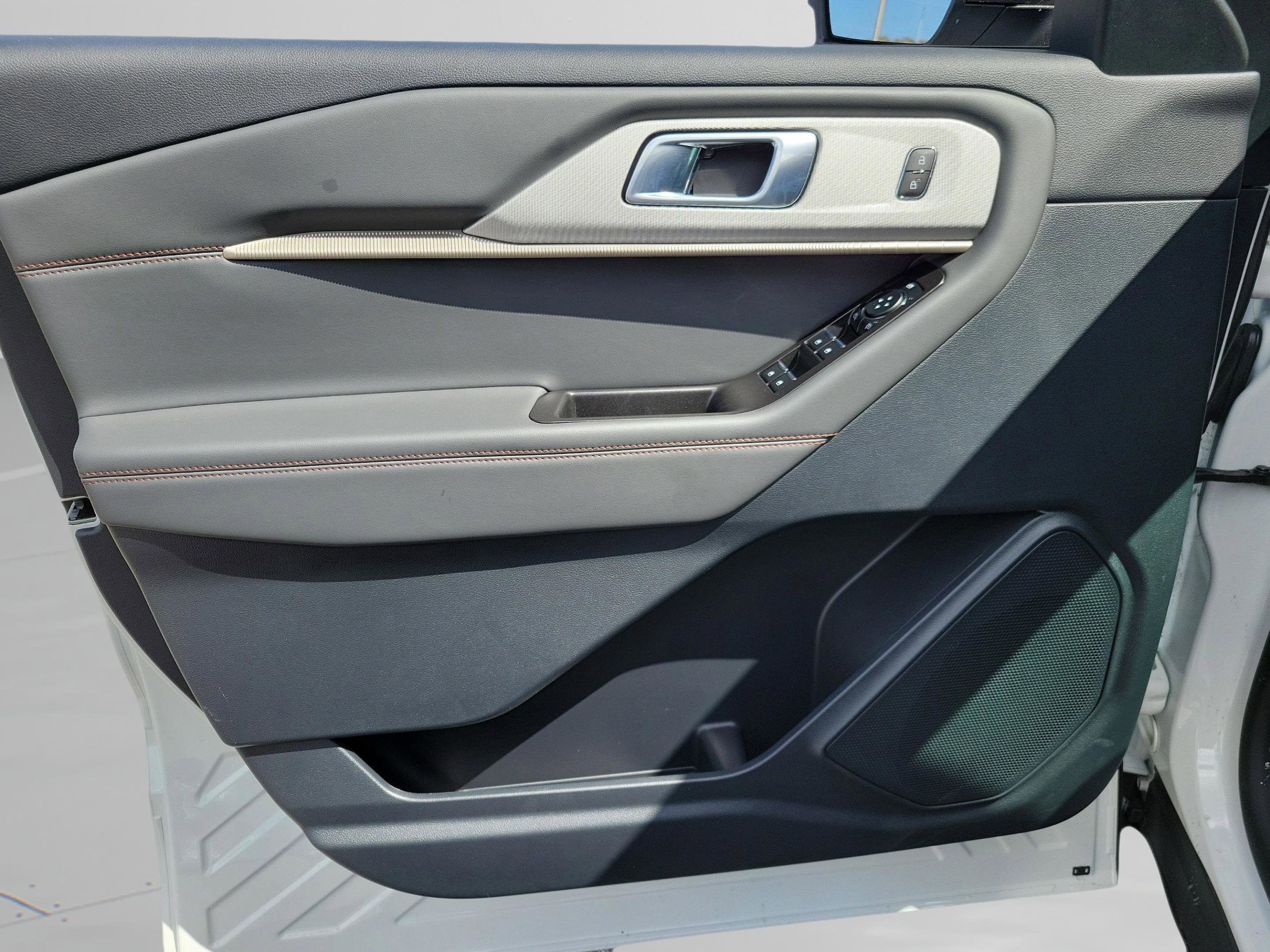 New 2026 Ford Explorer Active RWD image 15