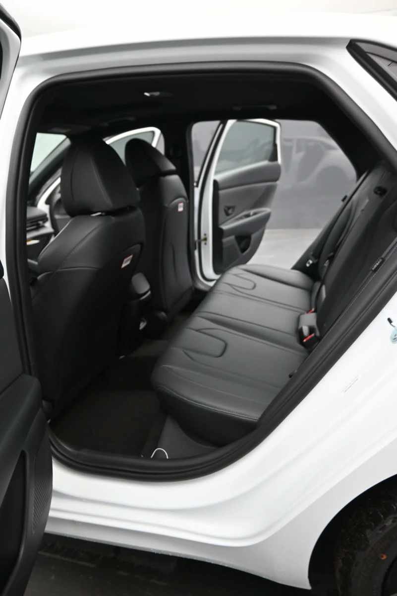 New 2026 Hyundai Elantra SEL Sport FWD image 15