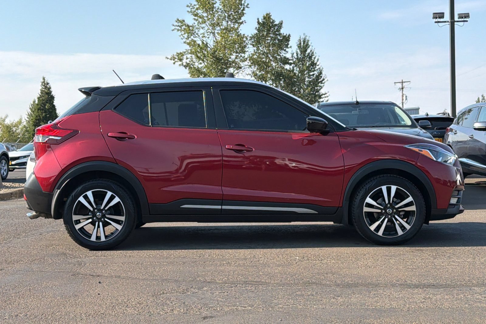 Used 2020 Nissan Kicks SR w/ SR Premium Package FWD image 2