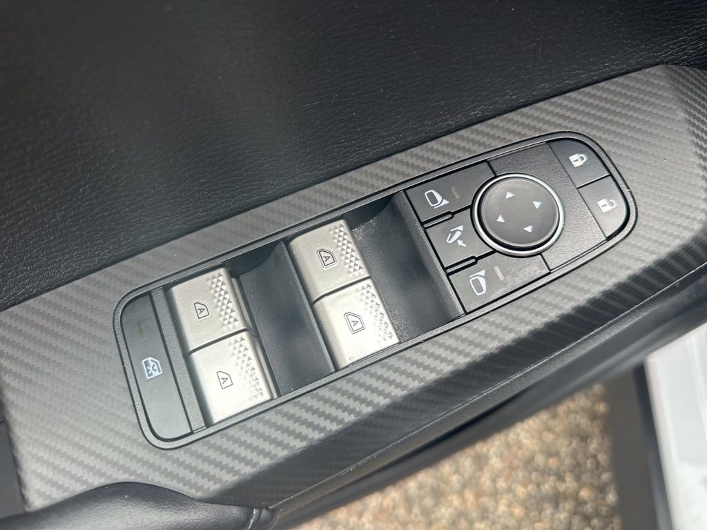 Used 2024 Mitsubishi Outlander SE Black Edition image 17