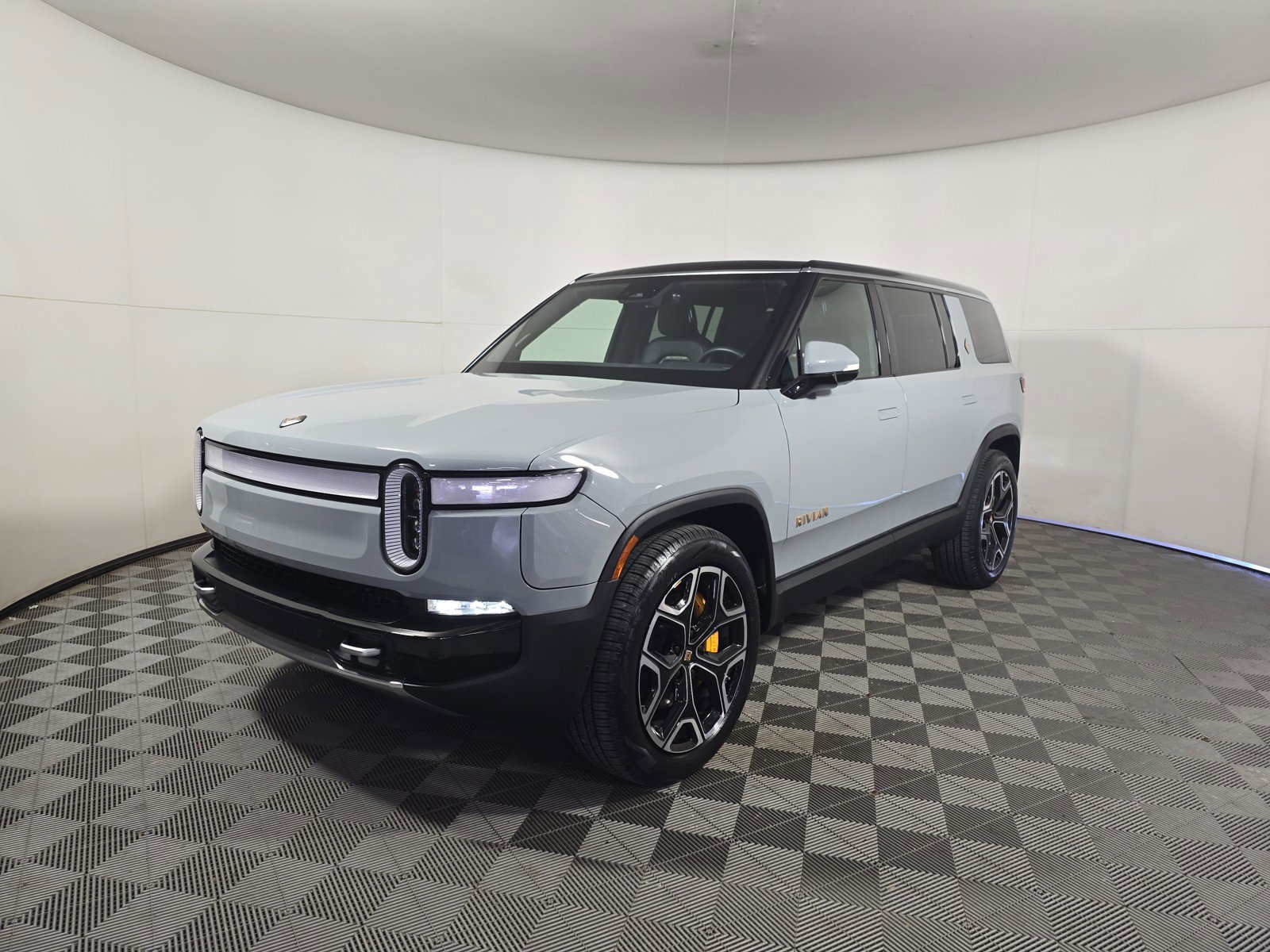 Used 2022 Rivian R1S Launch Edition