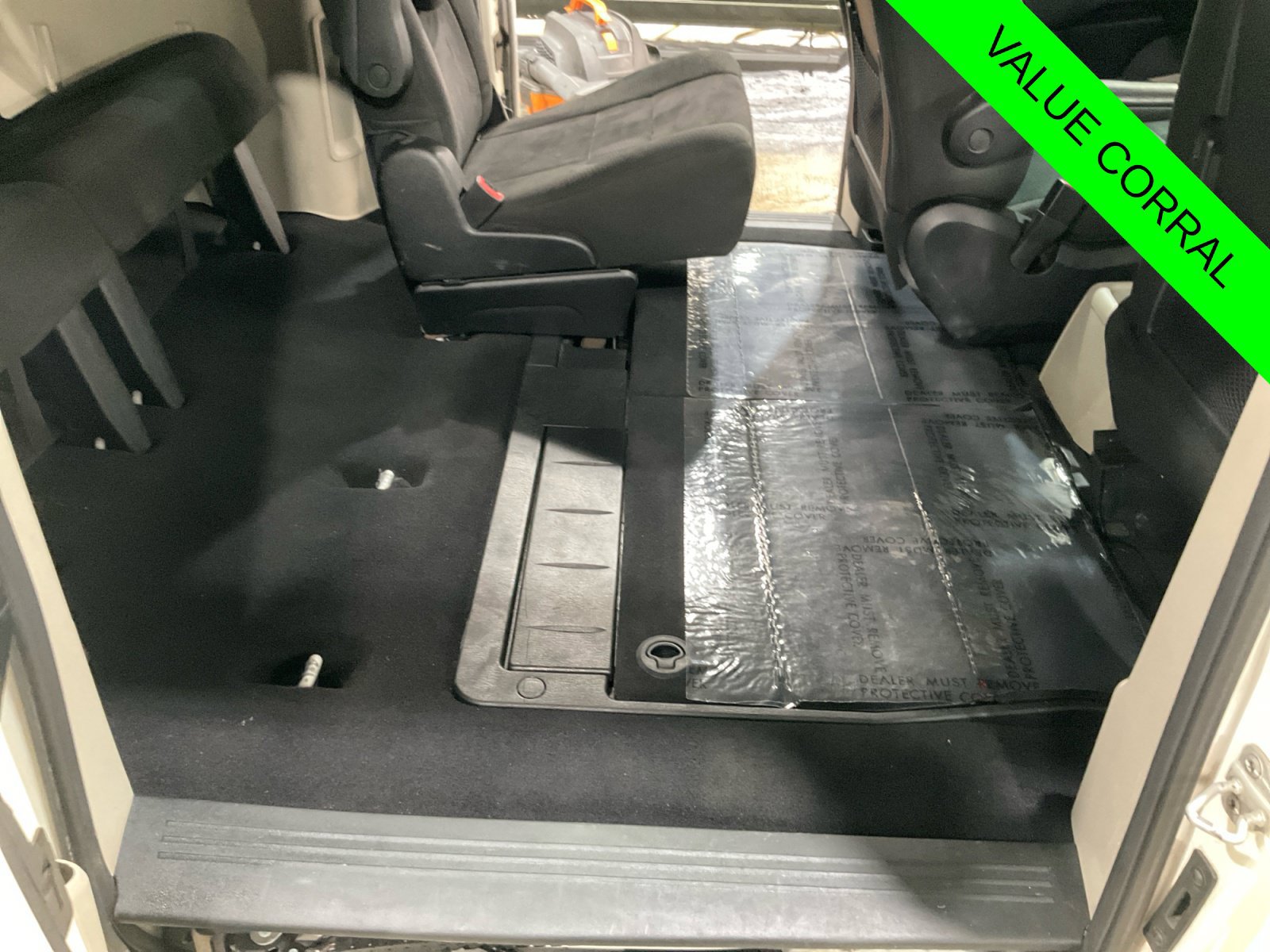 Used 2011 Dodge Grand Caravan Express FWD image 23