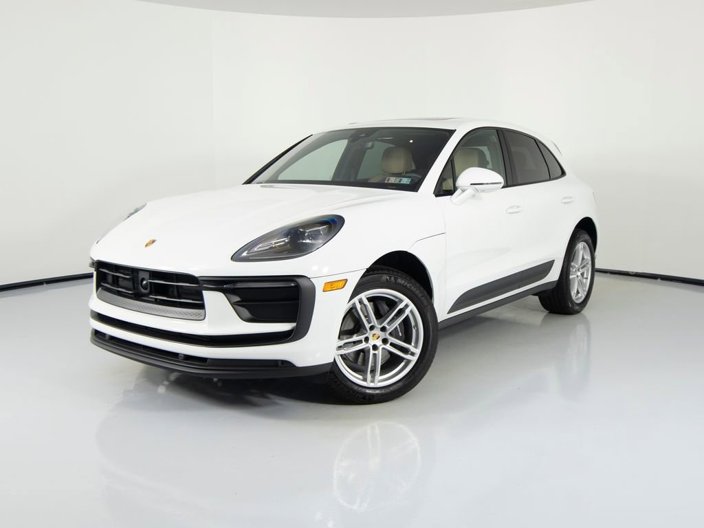 Certified 2025 Porsche Macan image 1