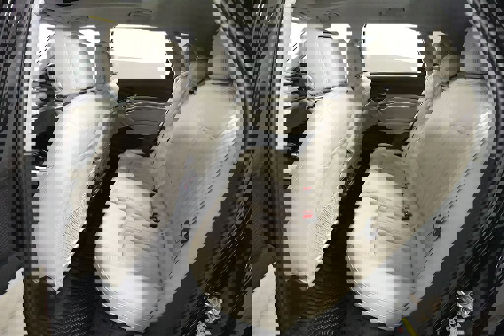 Used 2024 Audi Q8 e-tron Premium Plus w/ Premium Plus Package image 29