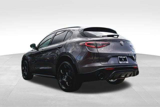 New 2025 Alfa Romeo Stelvio Sprint image 14