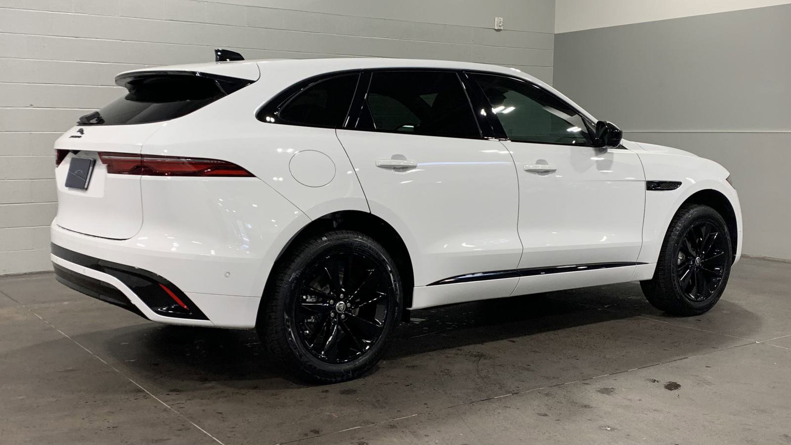 Used 2025 Jaguar F-PACE R-Dynamic S image 2