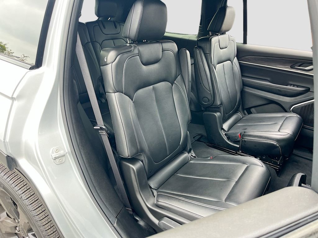 Certified 2025 Jeep Grand Cherokee L Limited w/ Black Appearance Package image 29
