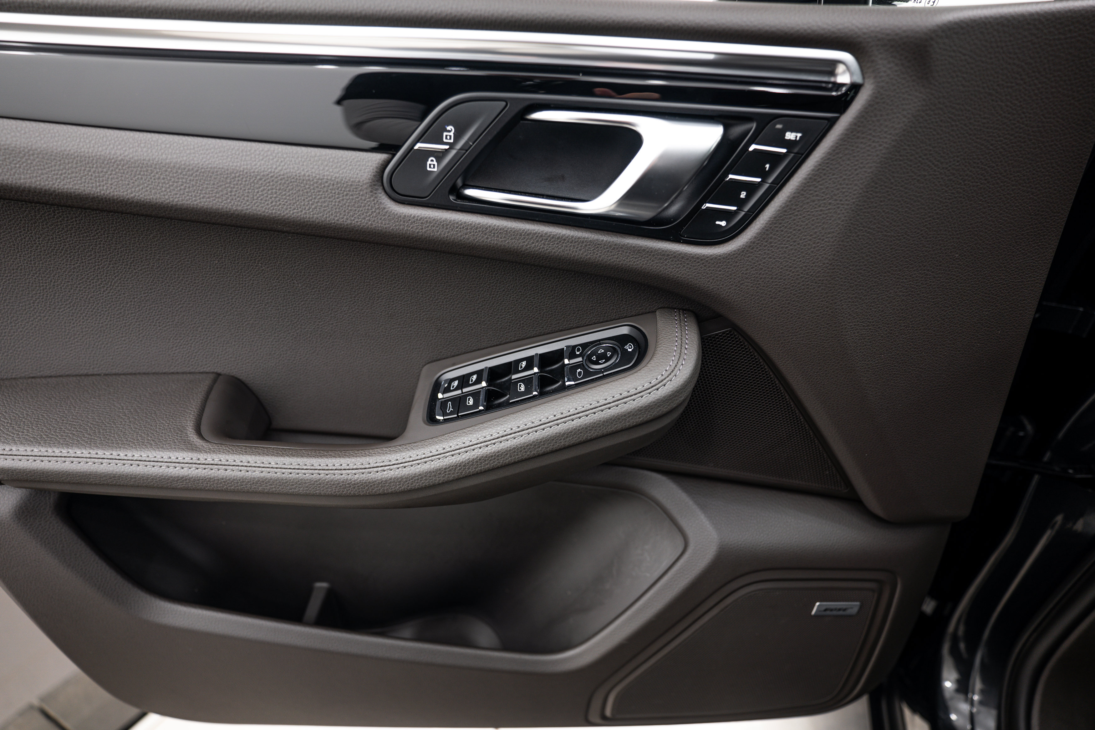 Certified 2024 Porsche Macan S AWD/4WD image 18
