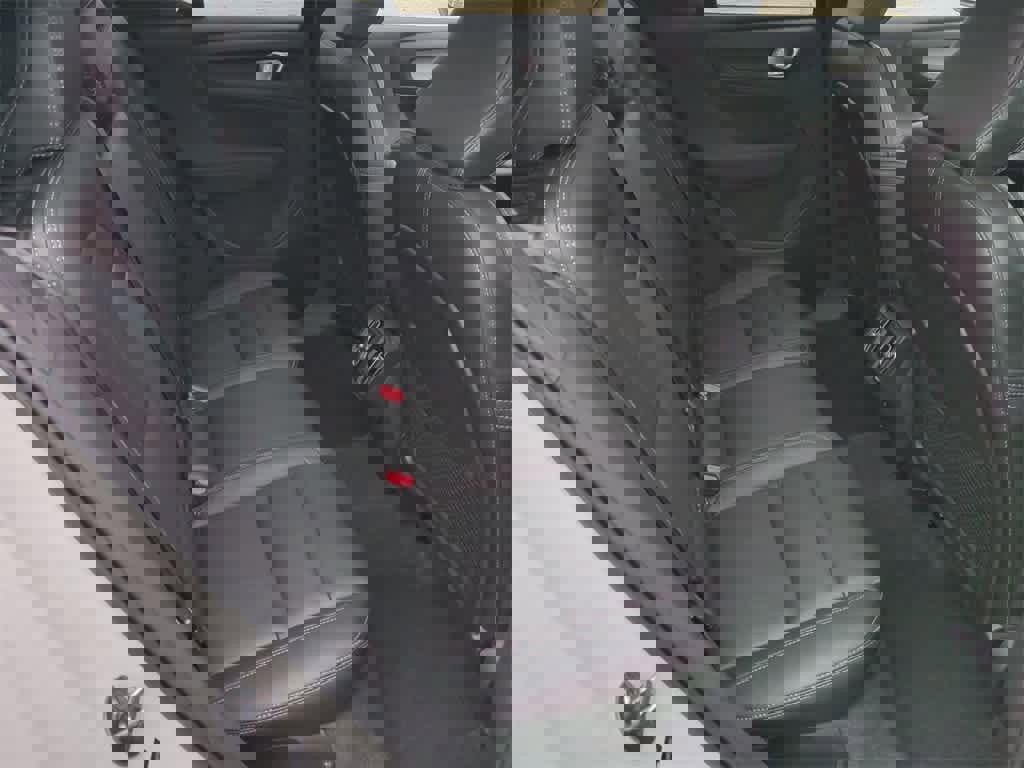 Used 2023 Volvo XC40 B5 Ultimate w/ Protection Package Premier image 13