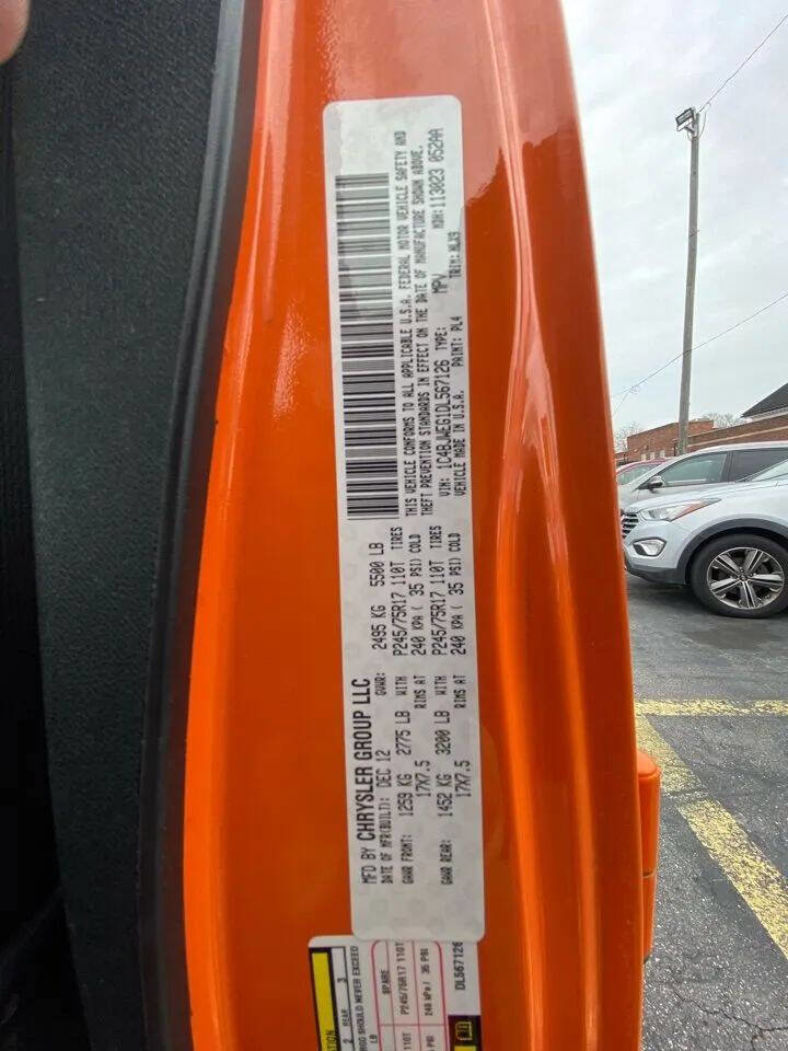 Used 2013 Jeep Wrangler Unlimited Sahara image 31