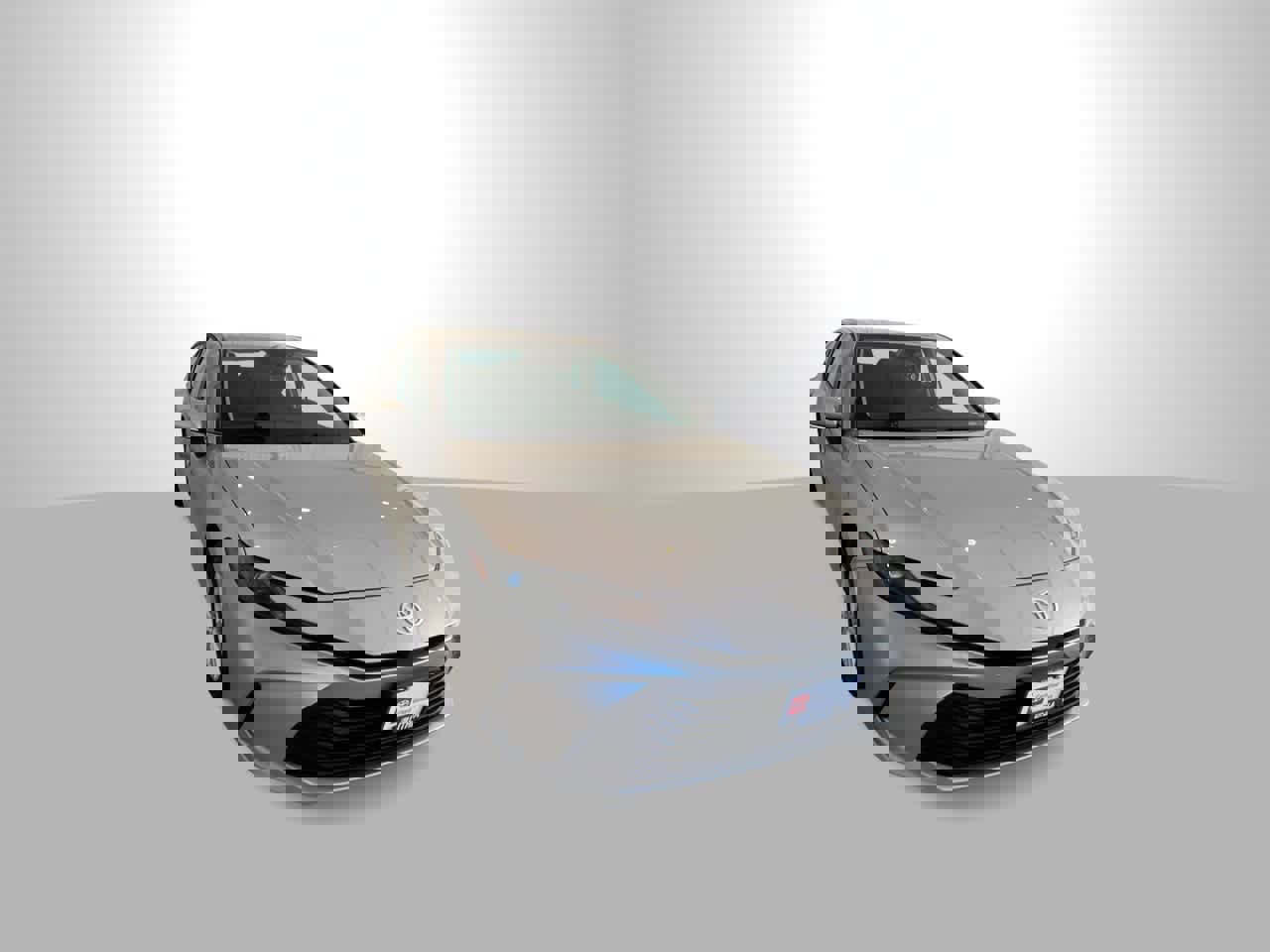 Used 2025 Toyota Camry LE w/ Convenience Package image 2