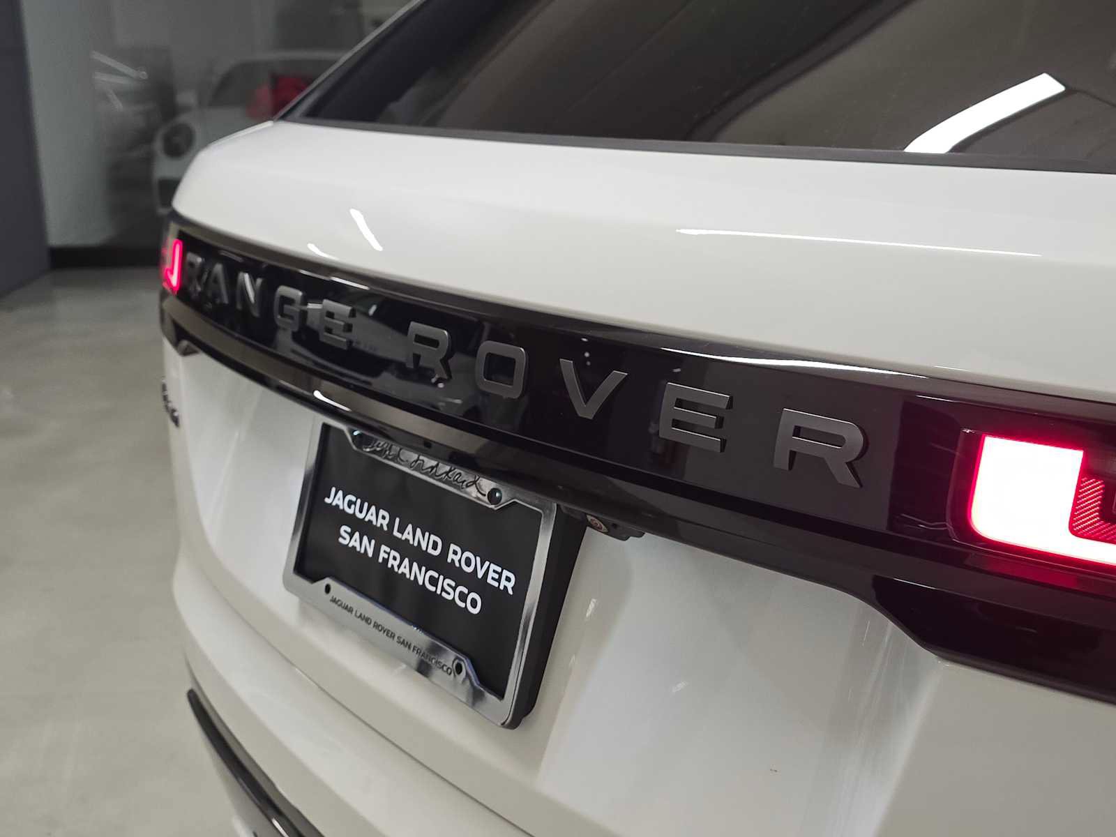New 2026 Land Rover Range Rover Velar Dynamic SE image 13
