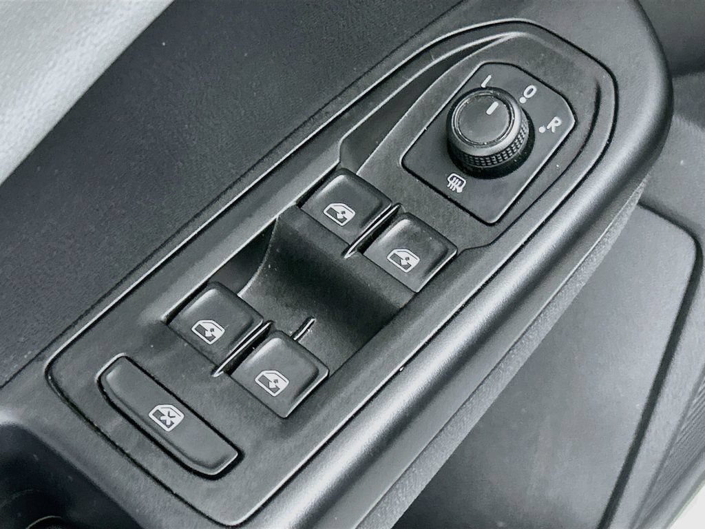 Used 2022 Volkswagen Taos SE FWD image 21