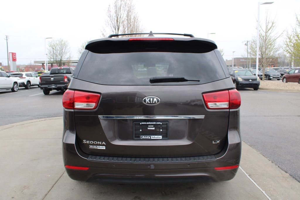 Used 2017 Kia Sedona LX w/ LX Essentials Premium Package image 8
