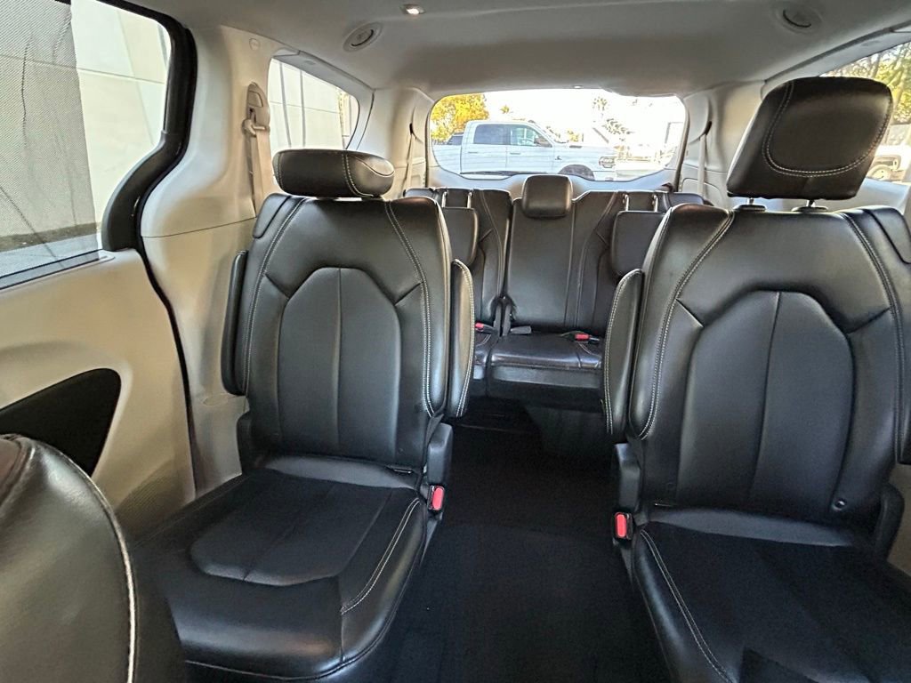 Certified 2024 Chrysler Pacifica Touring-L image 13