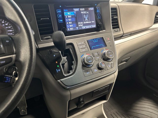 Used 2017 Toyota Sienna LE AWD/4WD image 26