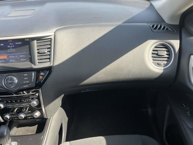 Used 2018 Nissan Pathfinder SV image 18