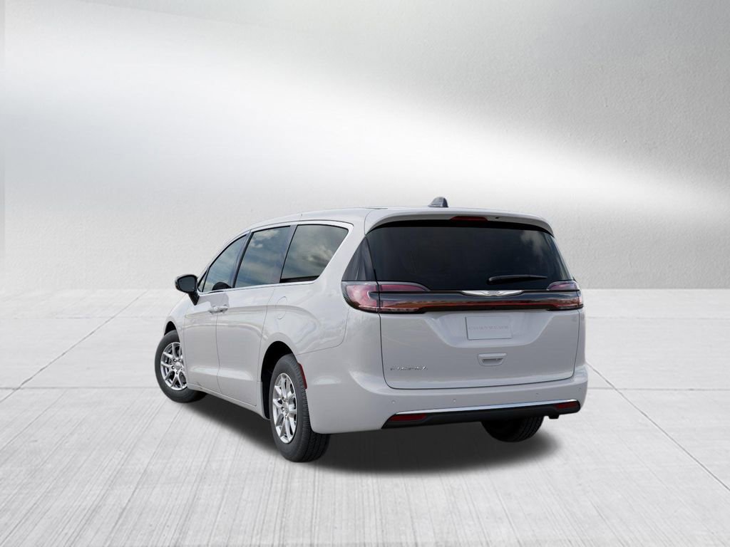 New 2026 Chrysler Pacifica Select image 3