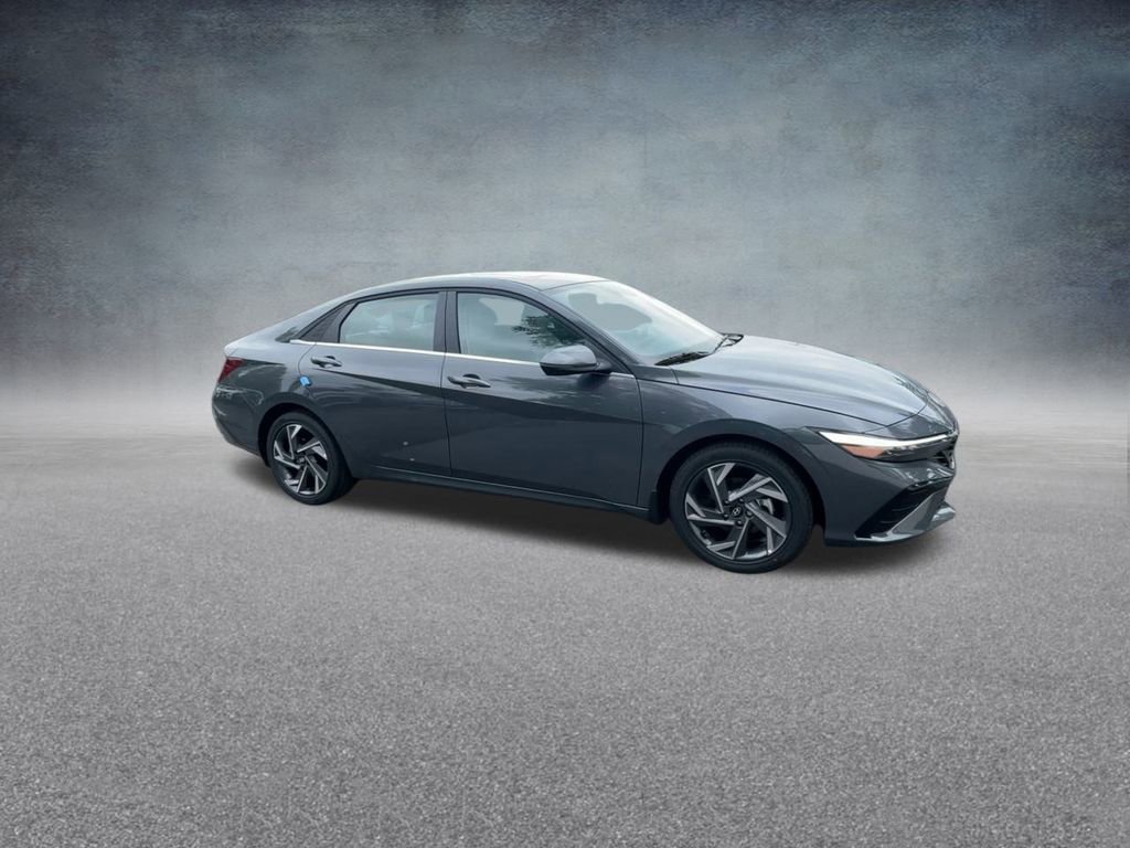 New 2025 Hyundai Elantra Limited image 26