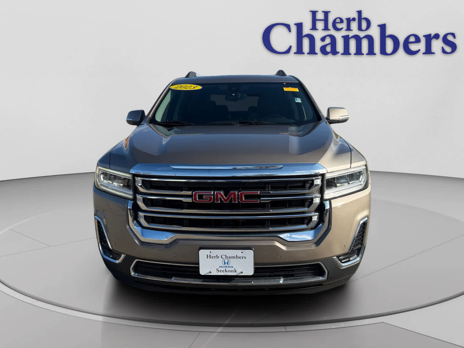 Used 2023 GMC Acadia SLE w/ Driver Convenience Package image 2