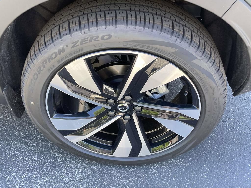New 2026 Volvo XC40 B5 Ultra w/ Protection Package Premier AWD/4WD image 9