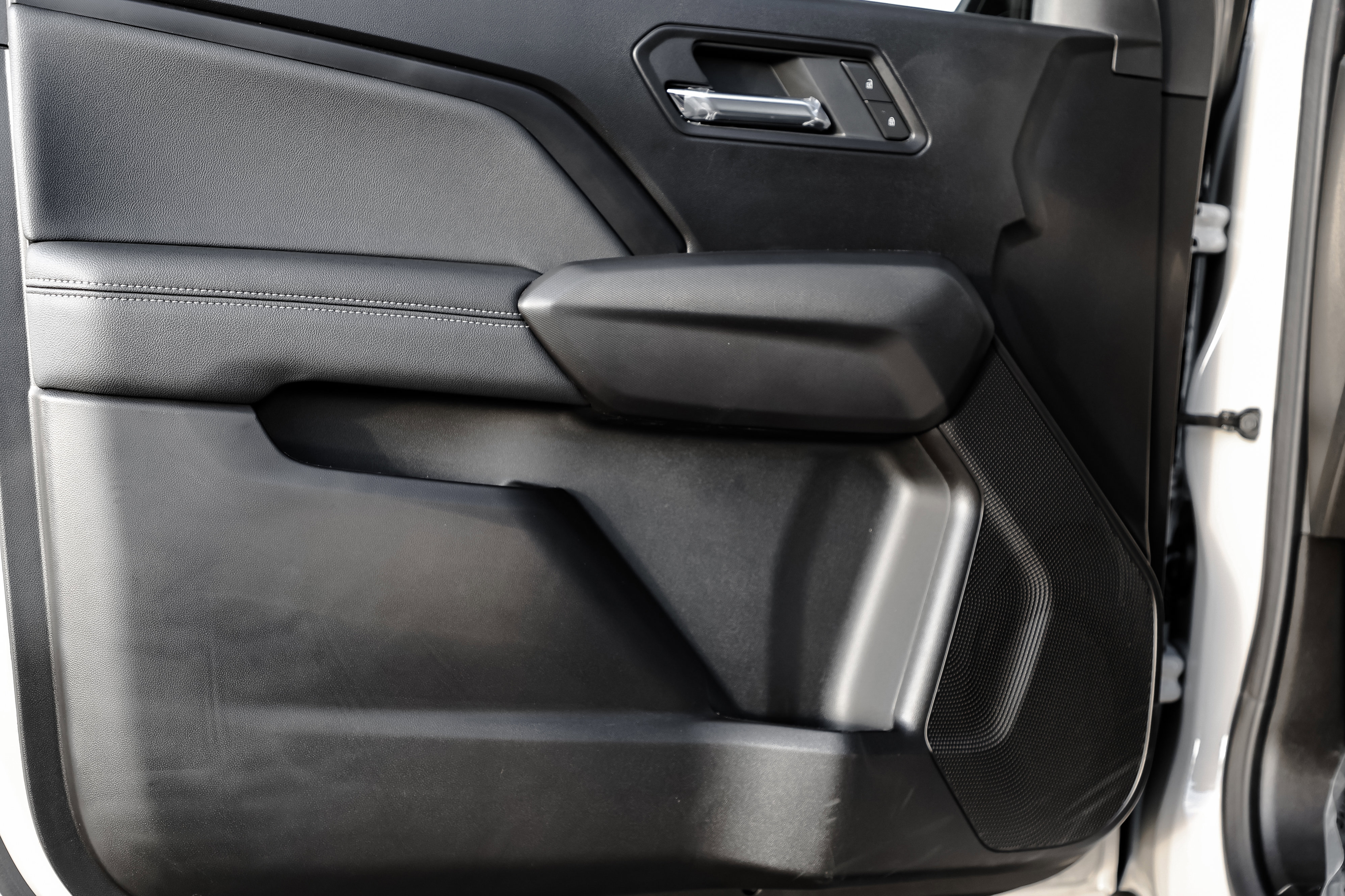 New 2026 GMC Canyon Elevation w/ Convenience Package image 14