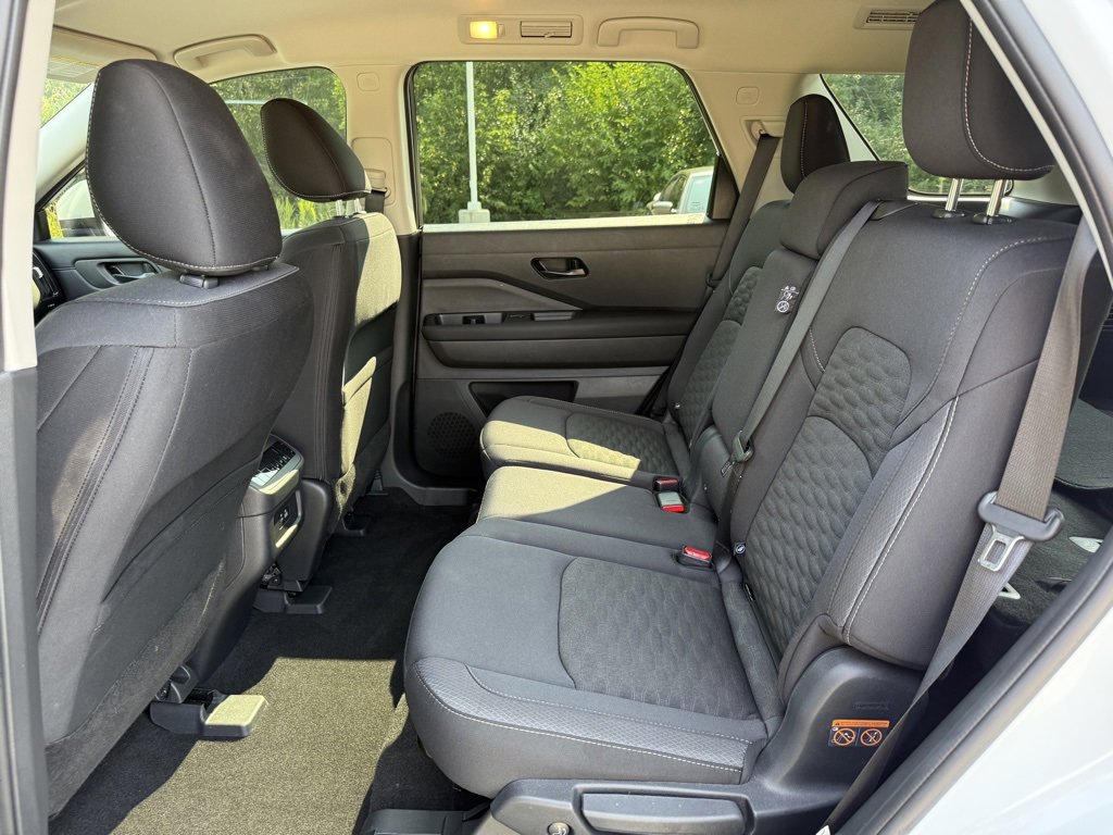 Certified 2025 Nissan Pathfinder SV image 22
