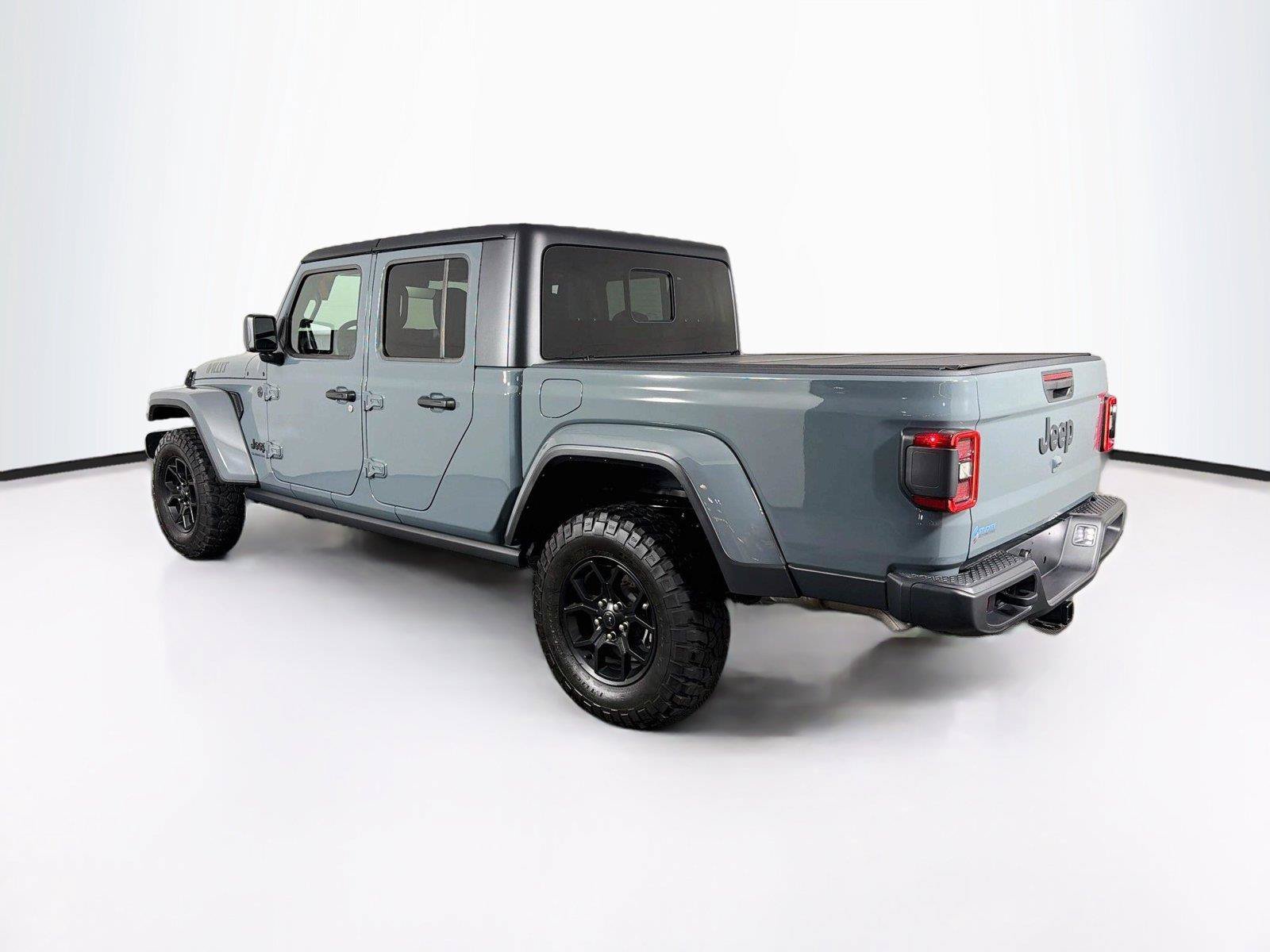 Used 2025 Jeep Gladiator Sport AWD/4WD image 9