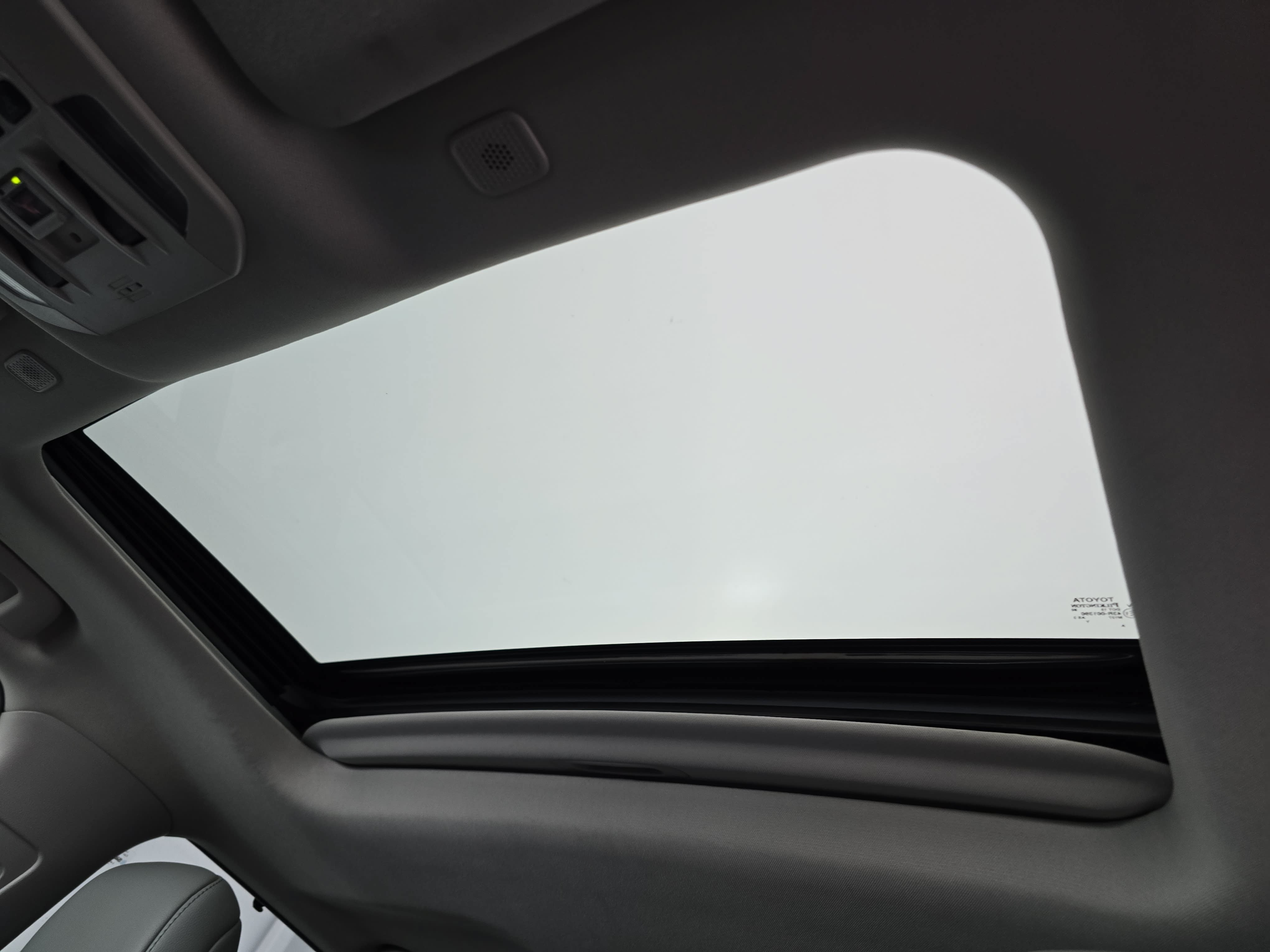Used 2023 Toyota Highlander Limited FWD image 30