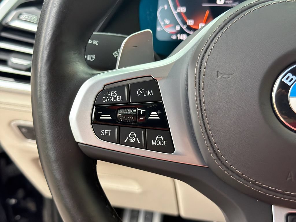 Used 2022 BMW X7 M50i w/ Dynamic Handling Package AWD/4WD image 25