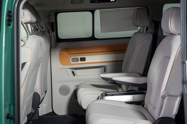 New 2025 Volkswagen ID. Buzz 1st Edition image 8