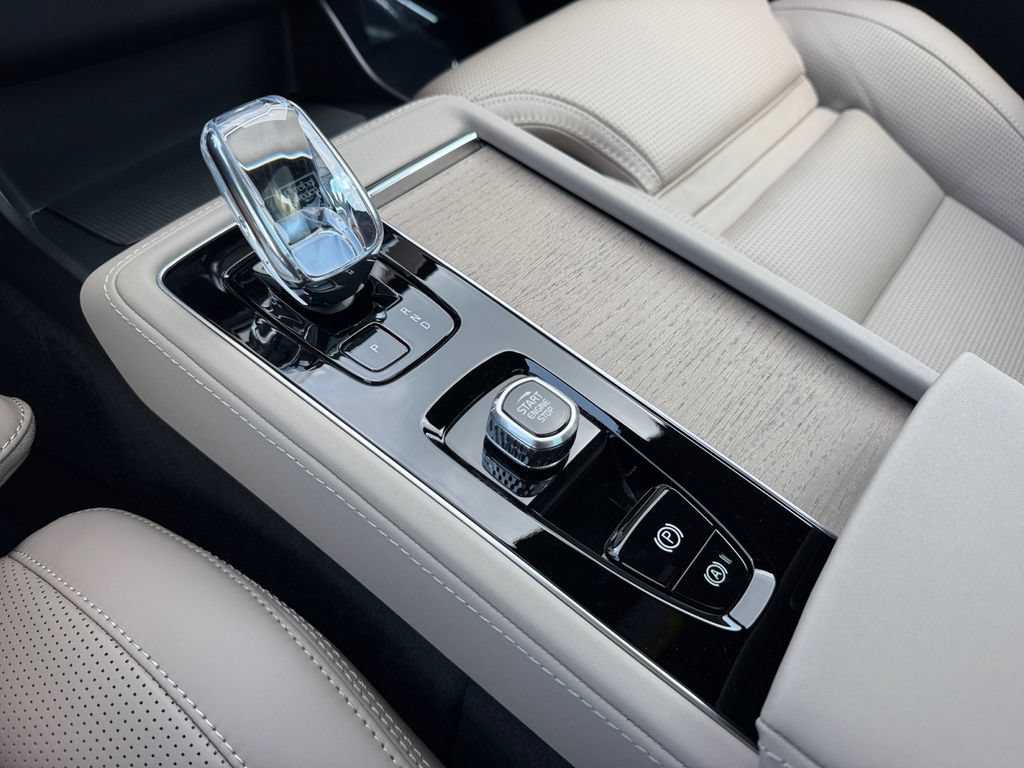 Certified 2026 Volvo XC90 B6 Ultra AWD/4WD image 27