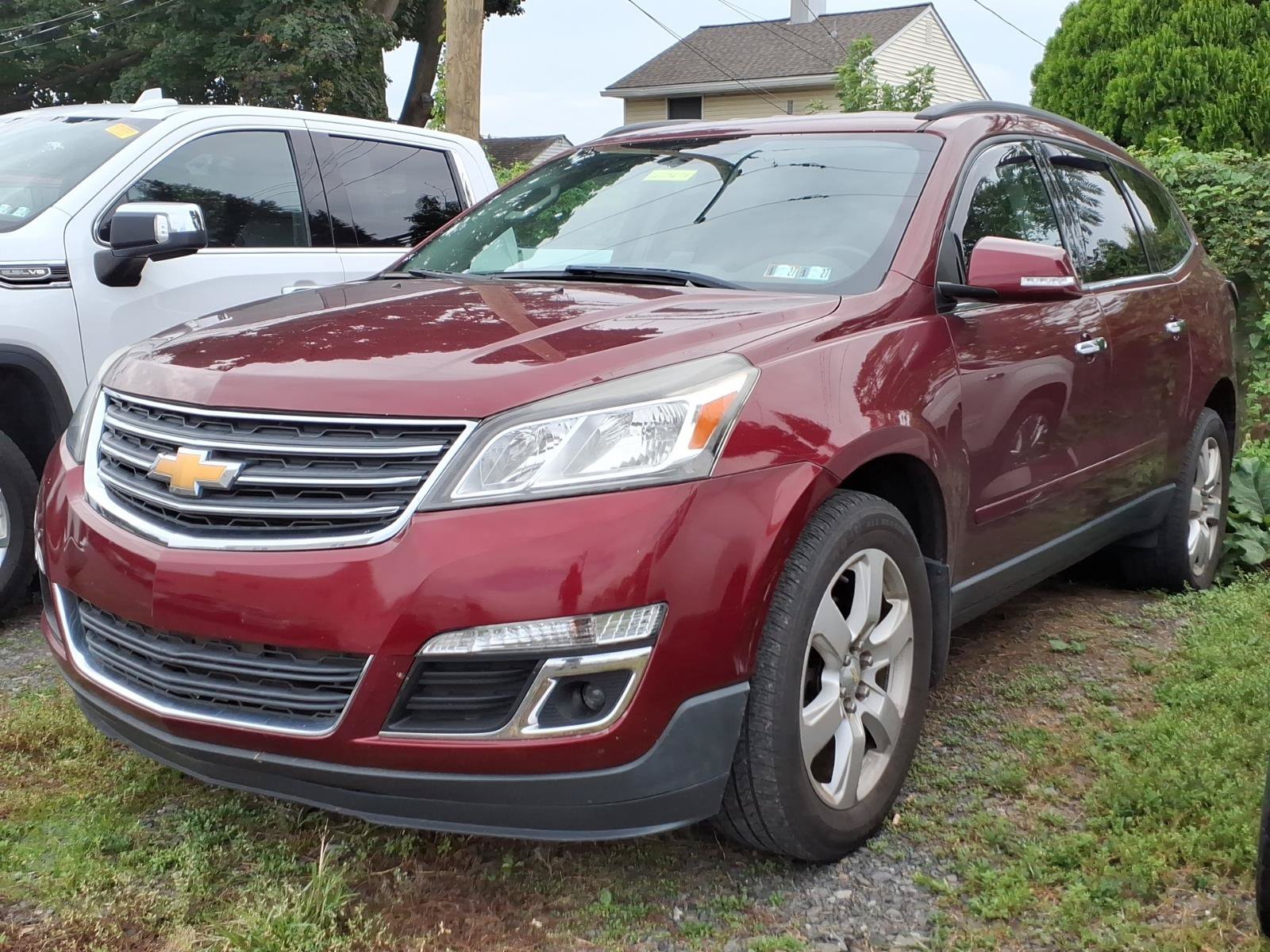 Used 2017 Chevrolet Traverse LT w/ Style and Technology Package AWD/4WD image 3