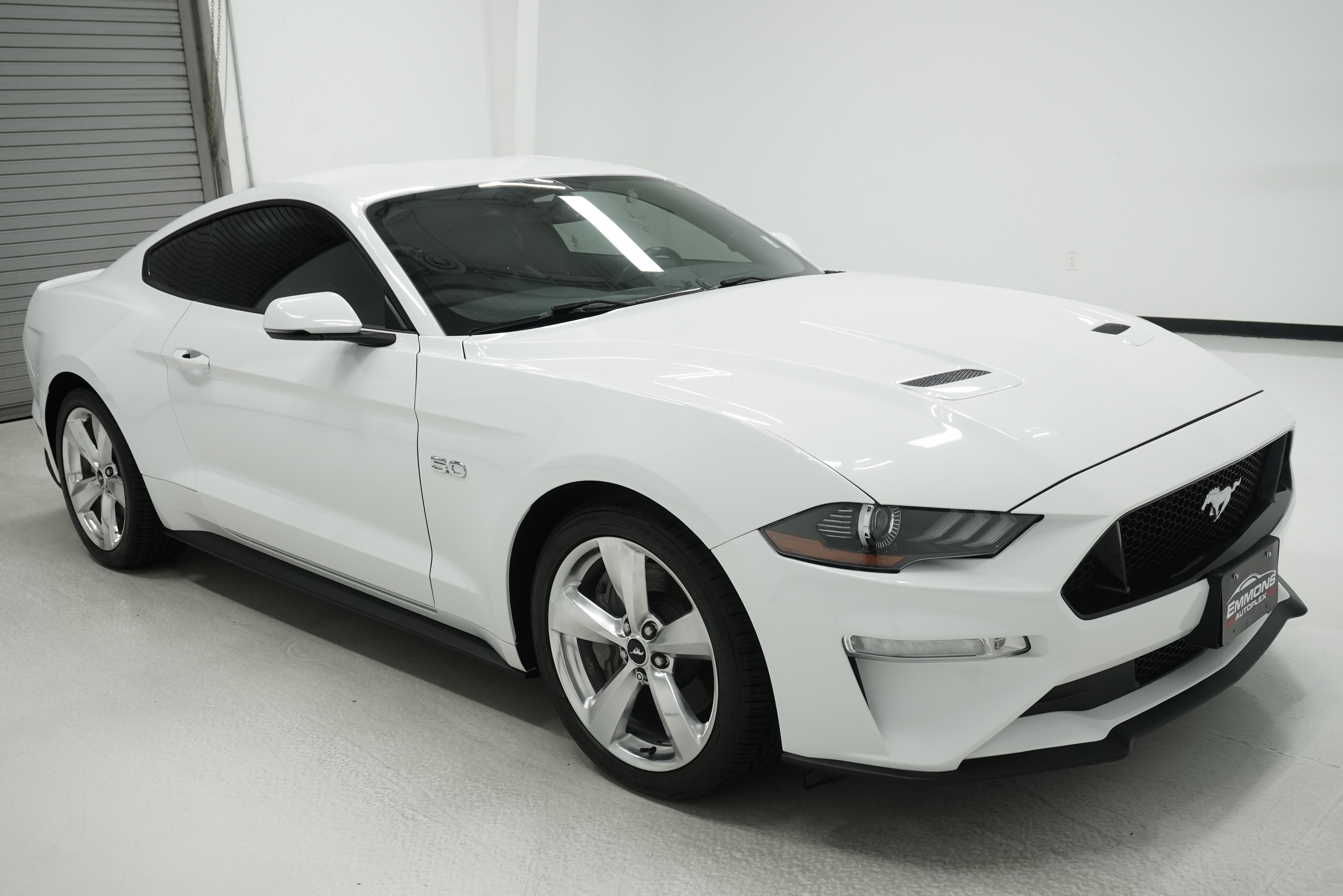 Used 2018 Ford Mustang GT Premium RWD image 3