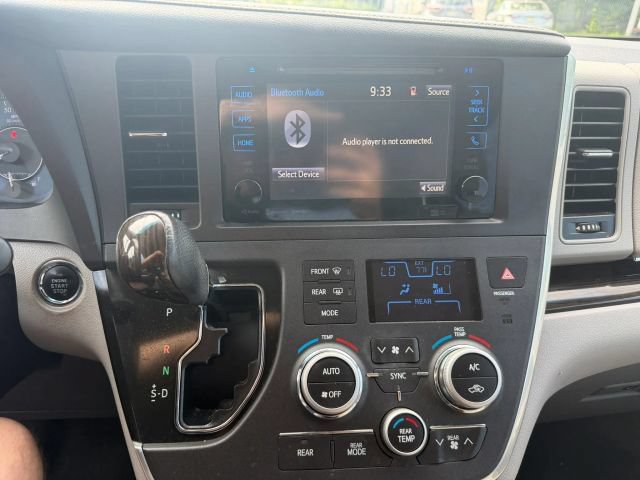 Used 2017 Toyota Sienna XLE w/ XLE Navigation Package FWD image 24