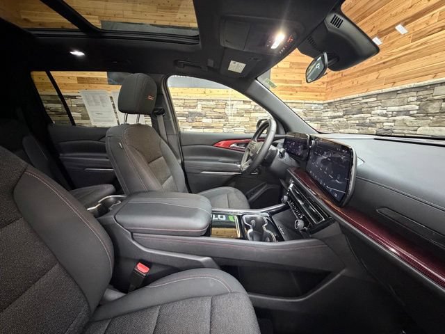 Used 2024 Chevrolet Traverse Z71 AWD/4WD image 16