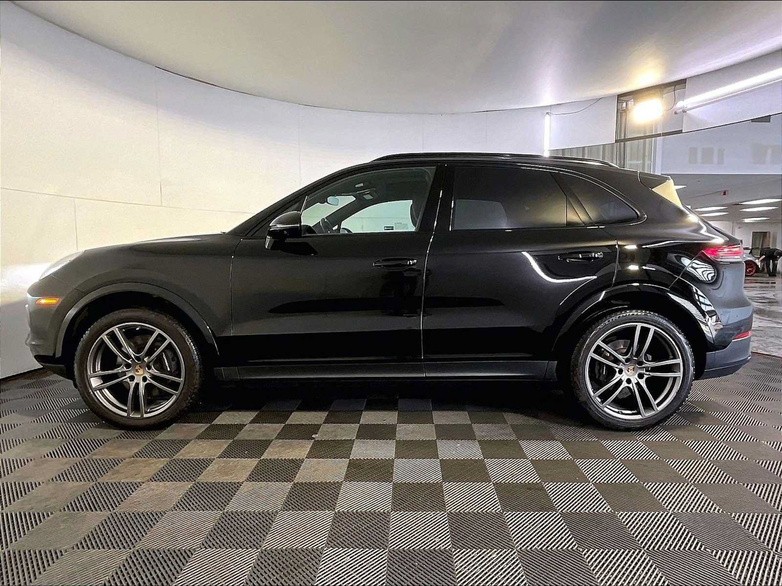 Certified 2023 Porsche Cayenne AWD/4WD image 2