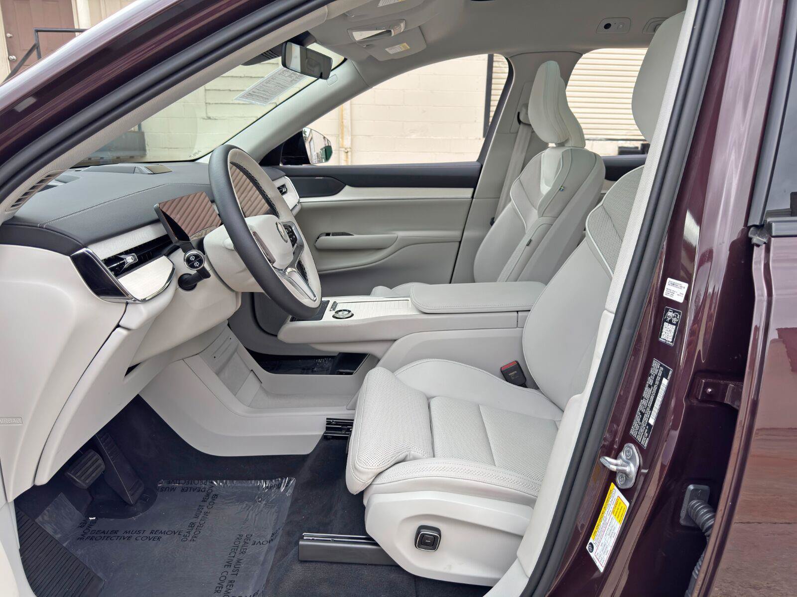 Used 2025 Volvo EX90 Ultra AWD/4WD image 16