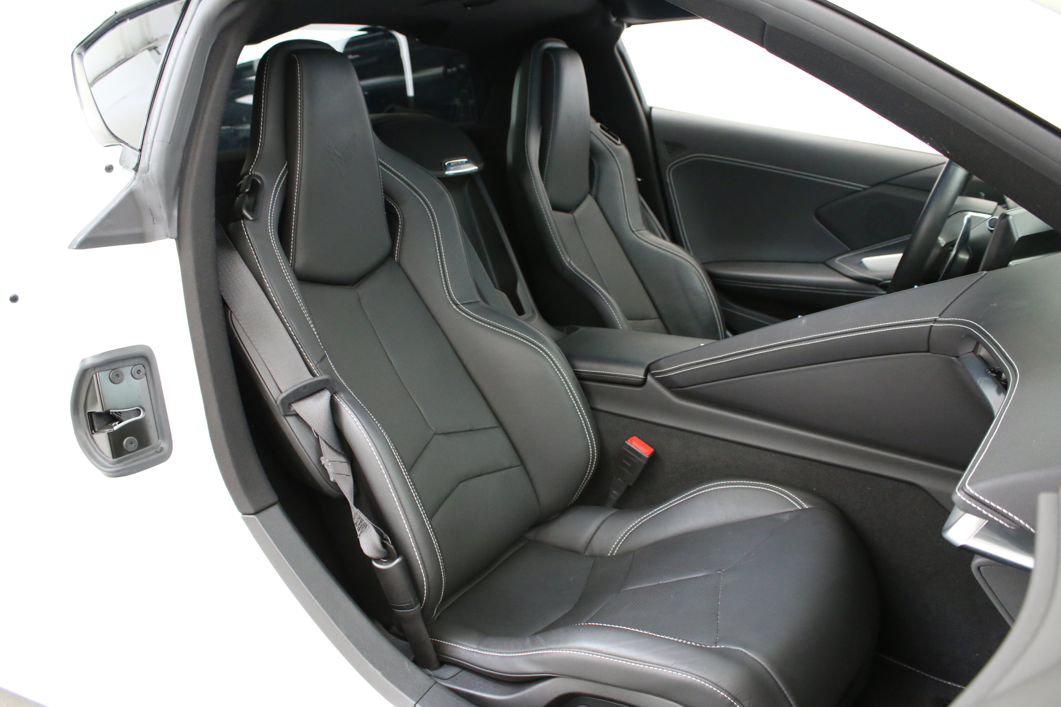 Used 2021 Chevrolet Corvette Stingray Coupe w/ Z51 Performance Package RWD image 32