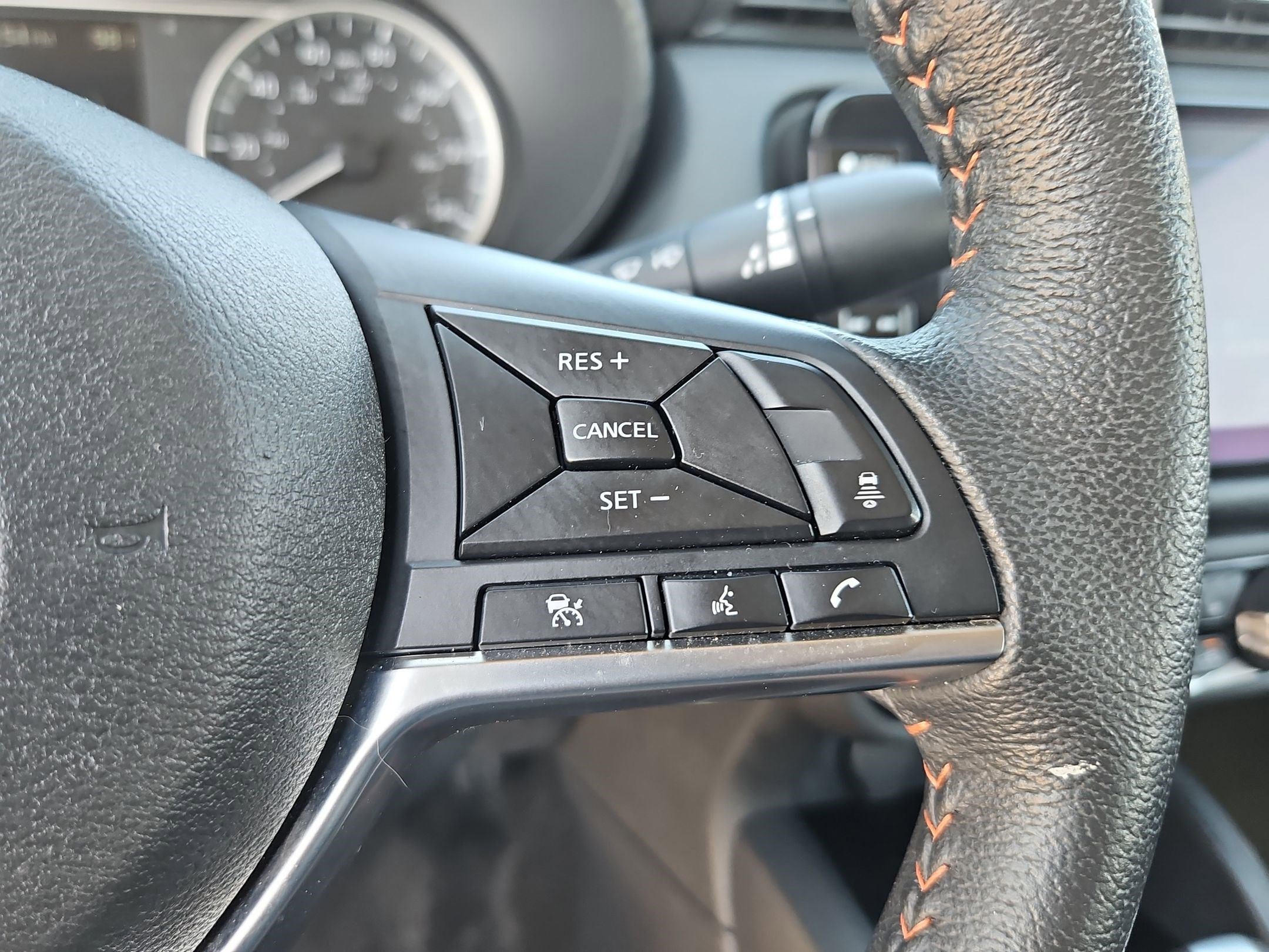 Used 2024 Nissan Versa SR image 19