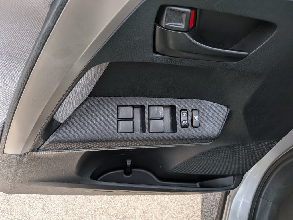 Used 2015 Toyota RAV4 LE FWD image 9