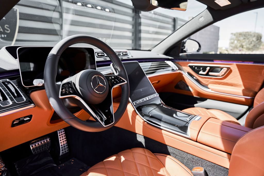 Used 2023 Mercedes-Benz S 580 4MATIC Sedan image 2