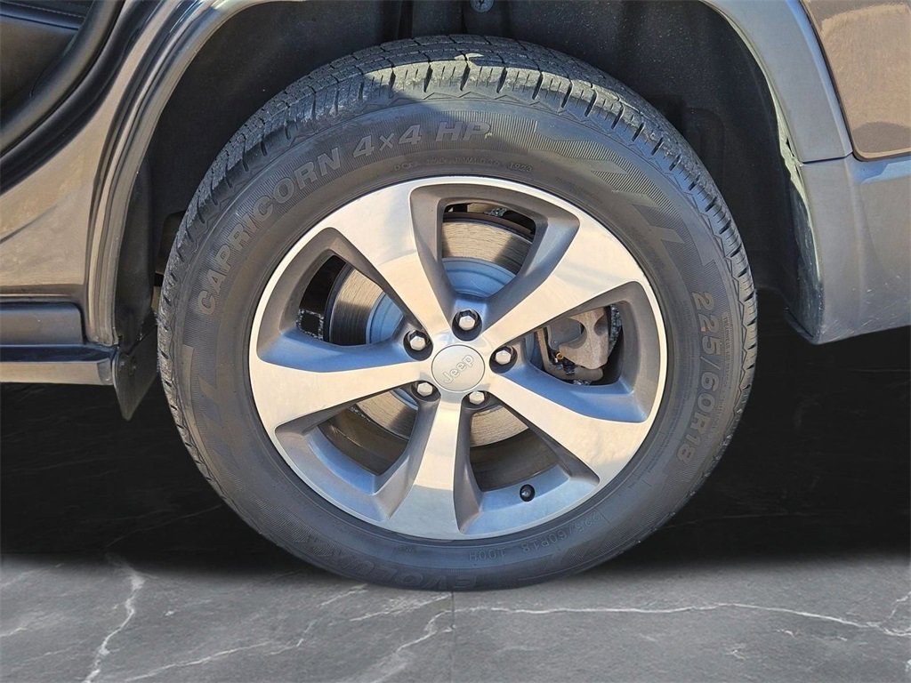 Used 2019 Jeep Cherokee Limited image 30