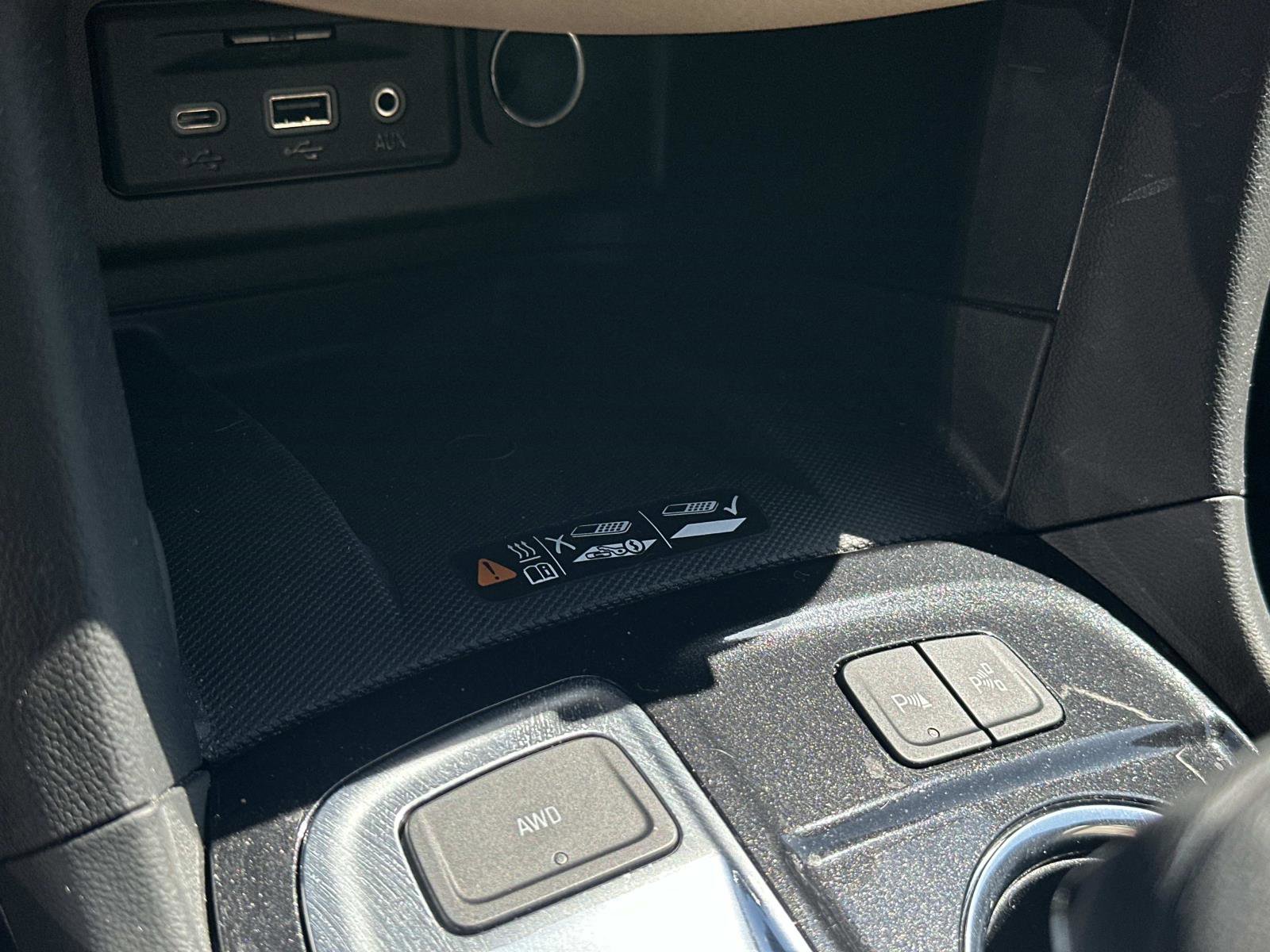 Used 2023 Chevrolet Equinox Premier image 15